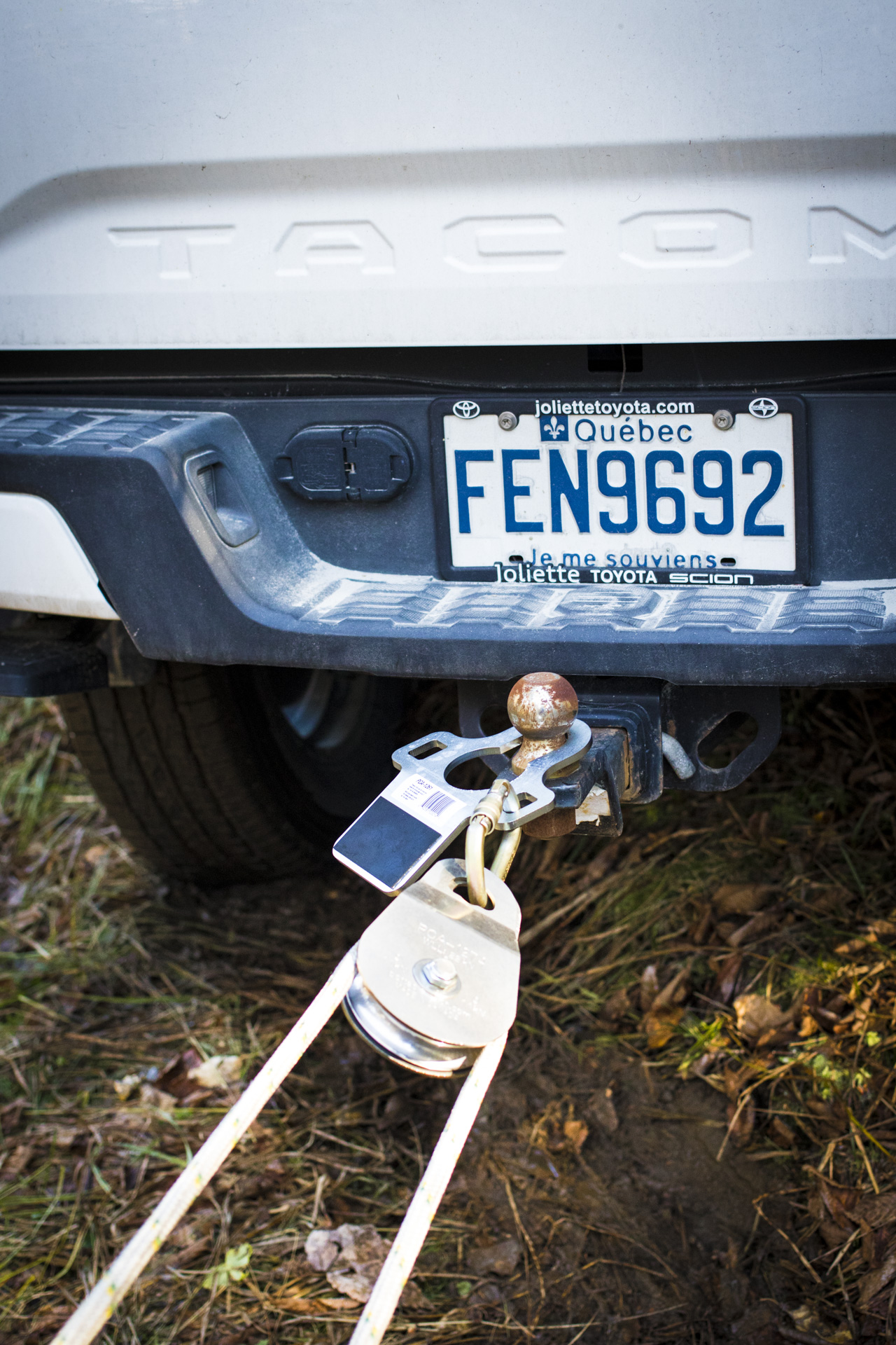 hitch plate for towing balls