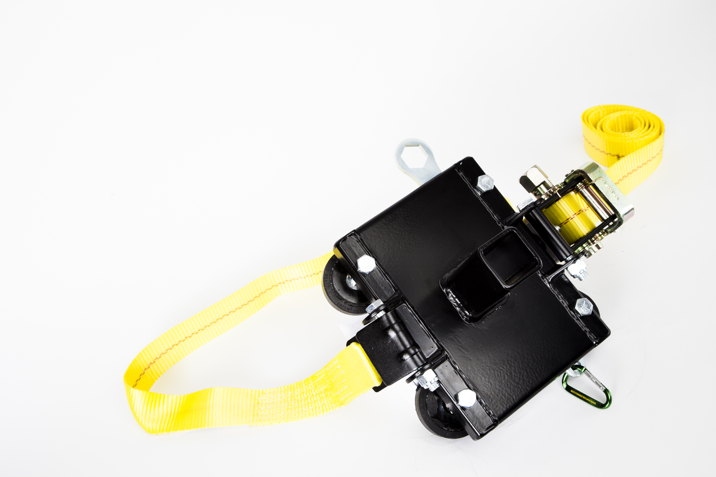 tree mount winch anchoring system with rubber pads